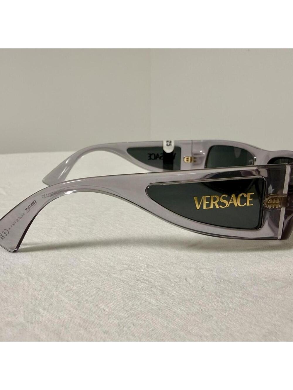 Versace - Picture 4 of 4
